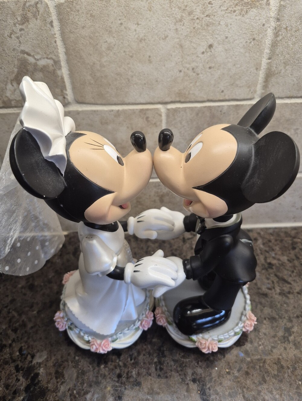 Disney Mickey & Minnie Mouse Wedding Bobble Head Figurine Set Magnetic Noses